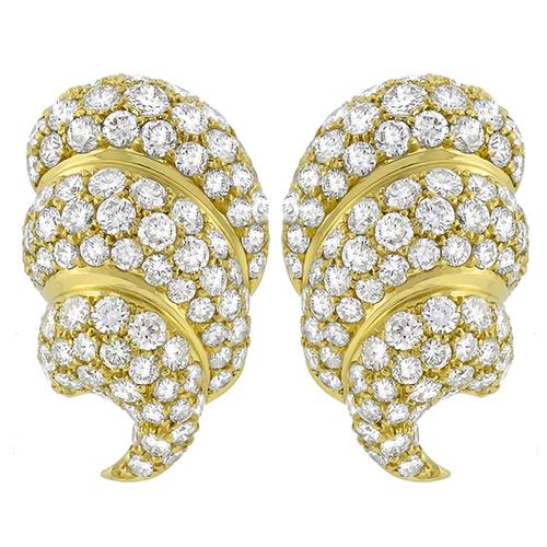 Round Cut Diamond 18k Yellow Gold Earrings