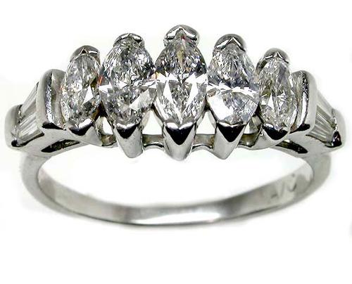 18k White Gold / Marquise