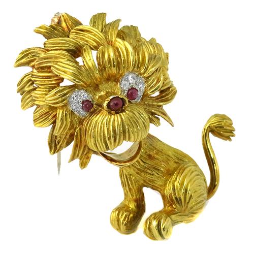 Vintage Round Diamond Cabochon Ruby  18k Yellow Gold Lion Pin