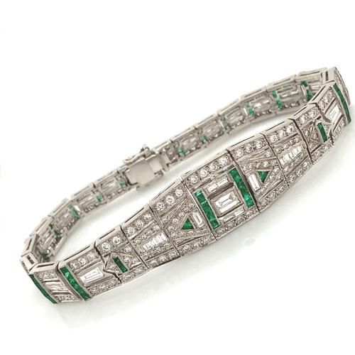 Diamond and Emerald Tennis Bracelet in White Gold
