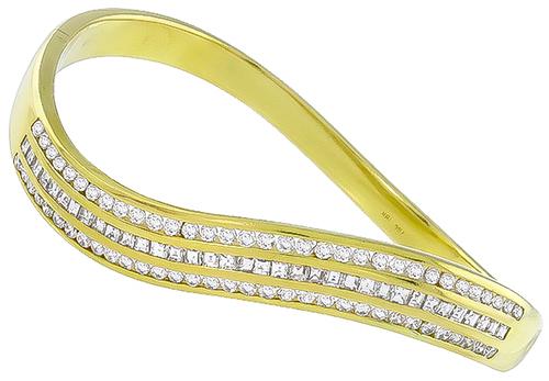 Round and Carre Cut Diamond 18k Yellow Gold Bangle