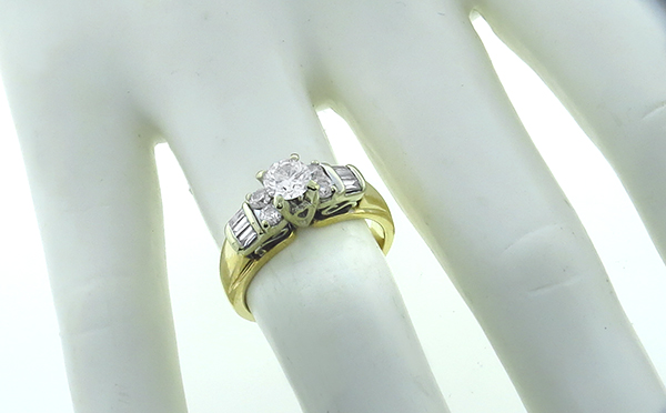 0.50ct center diamond 0.25ct side diamond gold ring photo 1