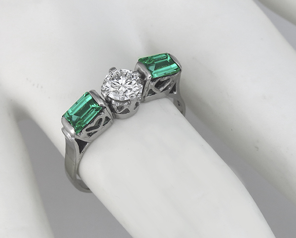 0.50ct Diamond 1.25ct Emerald Ring photo 1