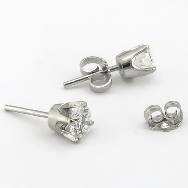 4k white gold stud earrings 1