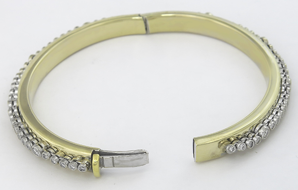 2.20ct diamond gold bangle front view photo