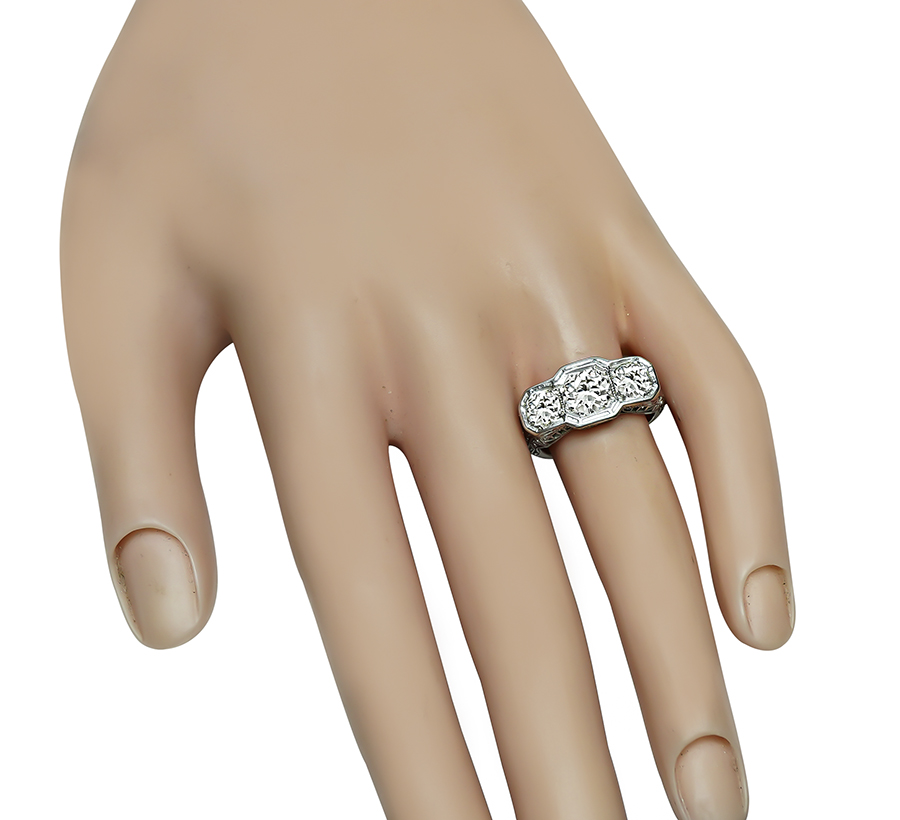 Vintage 1.75cttw Diamond Gold 3 Stone Ring